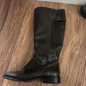 Easy Spirit size 8.5M brown leather zip-up boots. Fair condition.